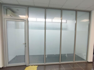 023_lettrage_sables_vitrine_enseigne_grafdesign_tournai_mouscron