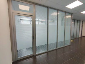 025_lettrage_sables_vitrine_enseigne_grafdesign_tournai_mouscron