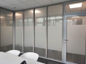 026_lettrage_sables_vitrine_enseigne_grafdesign_tournai_mouscron