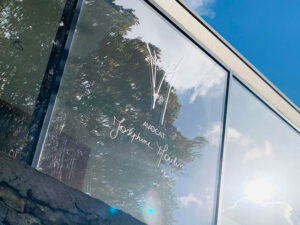 037_lettrage_sables_vitrine_enseigne_grafdesign_tournai_mouscron