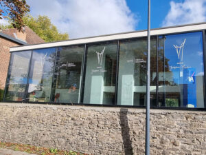 038_lettrage_sables_vitrine_enseigne_grafdesign_tournai_mouscron